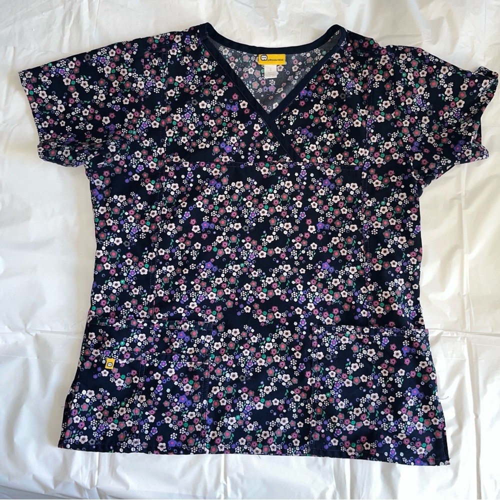 Woman’s Scrub Top L